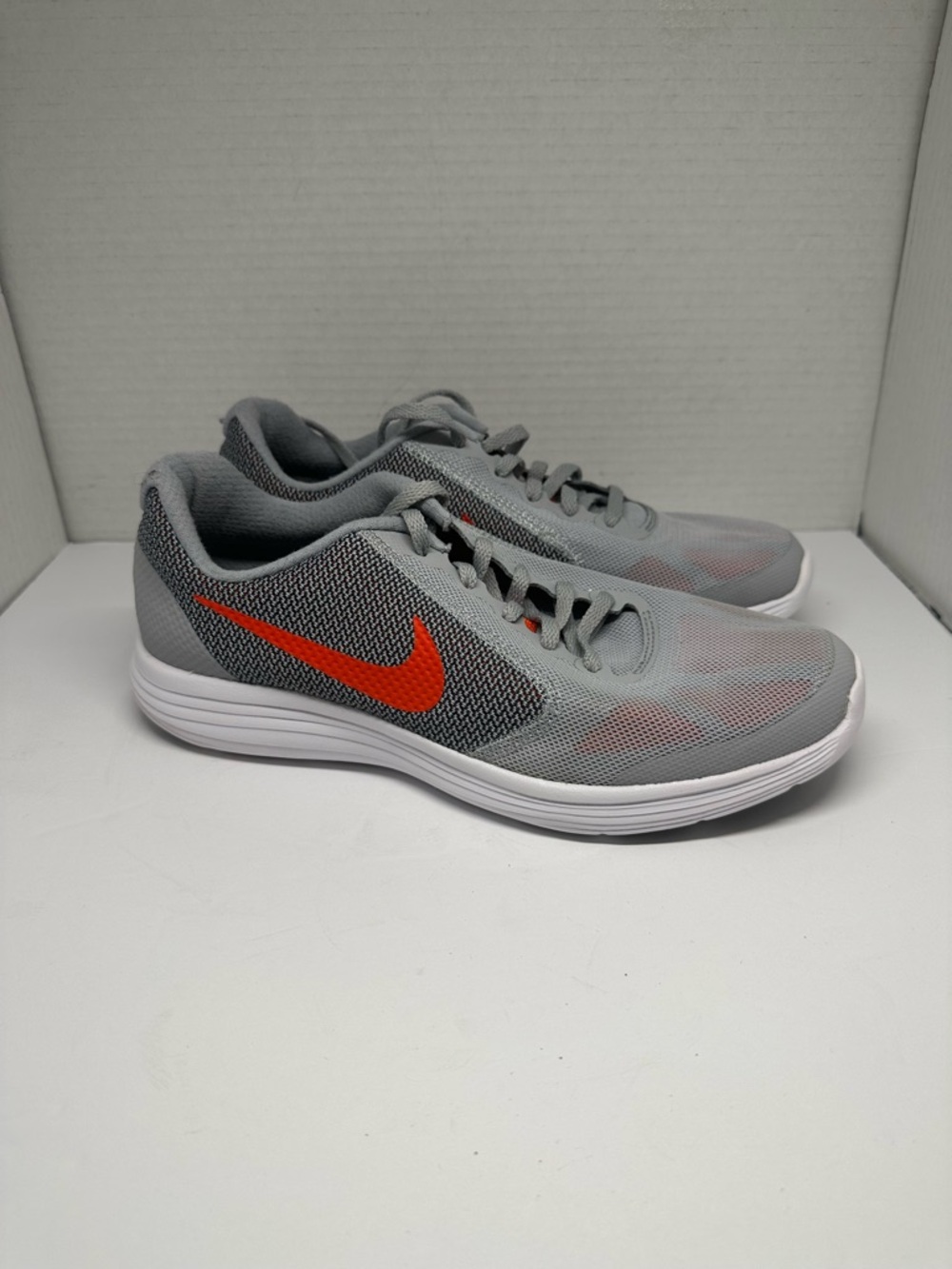 Nike Big Kids Revolution 3 Wolf Grey Hyper Orange Size 7Y